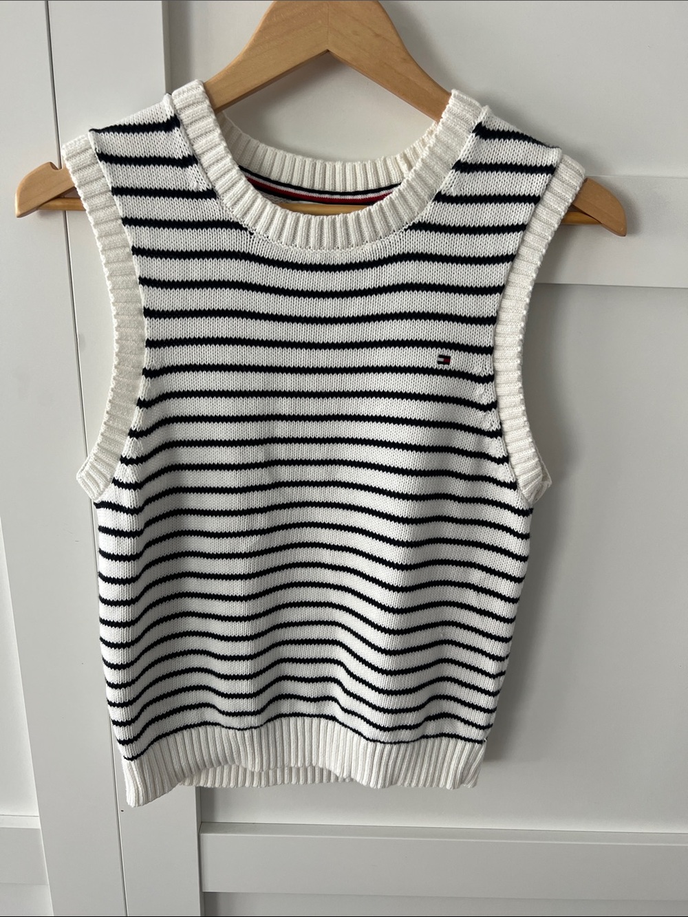 Tommy Hilfiger White and Navy Striped Knit Sleeveless Sweater Vest